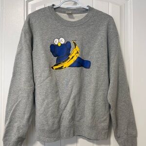 Uniqlo Gray Crewneck Sweater with Blue and Yellow Graphic